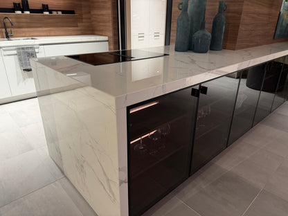 04729 - Luxe Pronorm keuken met glazen fronten