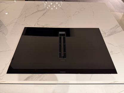 04729 - Luxe Pronorm keuken met glazen fronten