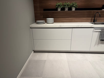 04729 - Luxe Pronorm keuken met glazen fronten
