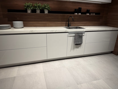 04729 - Luxe Pronorm keuken met glazen fronten