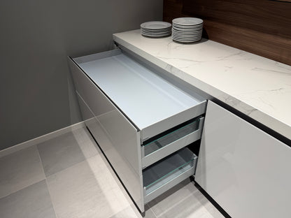 04729 - Luxe Pronorm keuken met glazen fronten