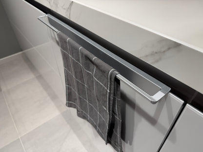 04729 - Luxe Pronorm keuken met glazen fronten