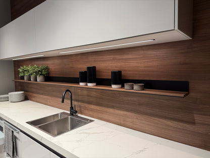 04729 - Luxe Pronorm keuken met glazen fronten