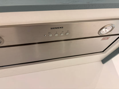 04339 - Landelijke rechte keuken met losse kastenwand