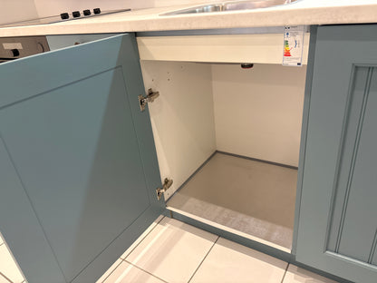 04339 - Landelijke rechte keuken met losse kastenwand