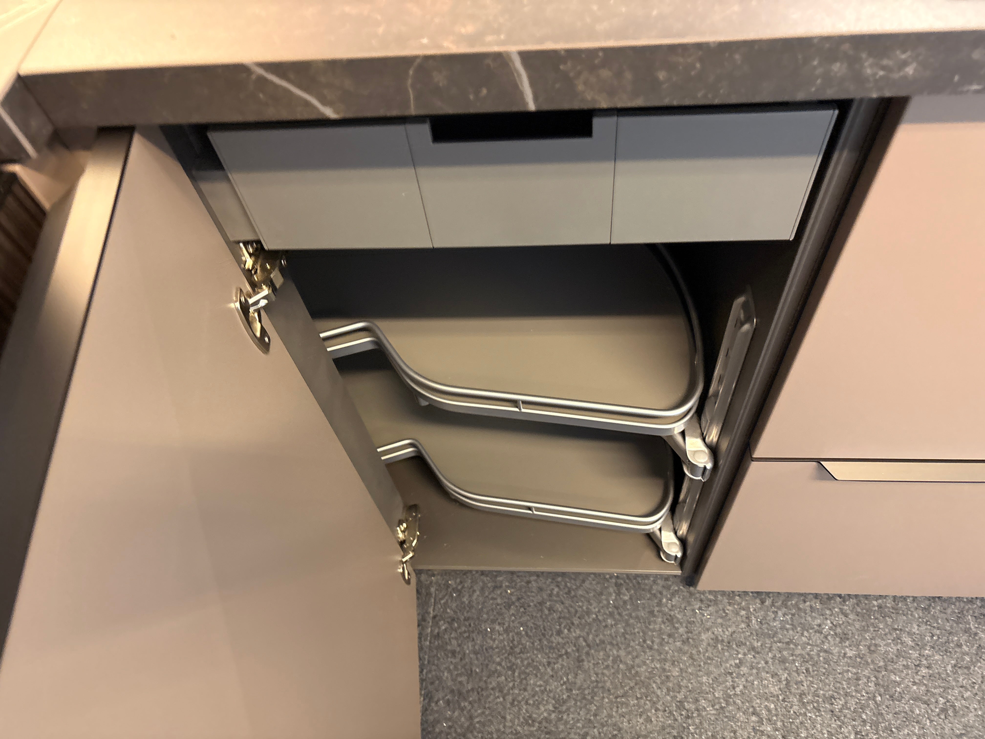 04589 - Moderne U-keuken
