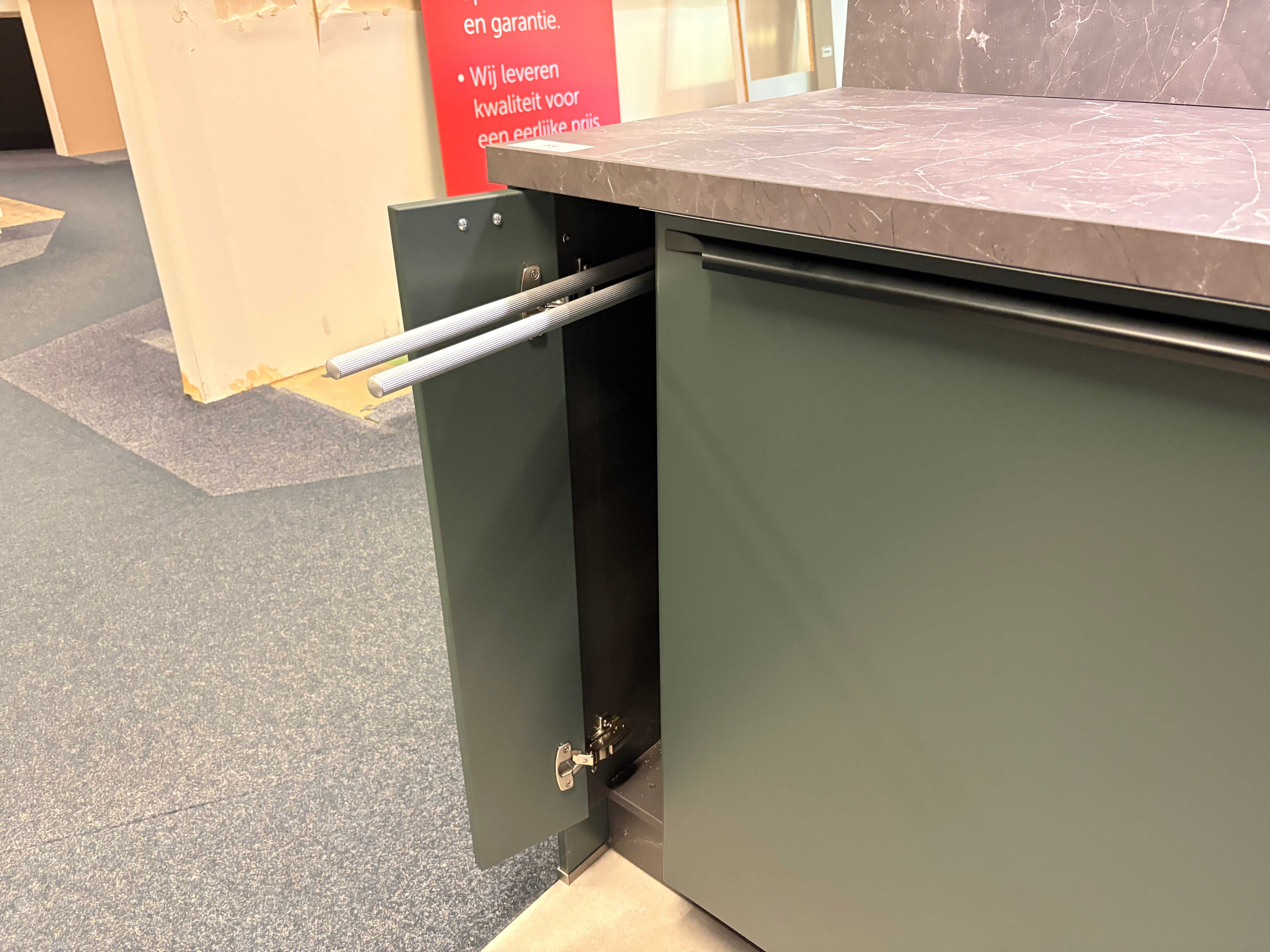 04533 - Nolte soft lack blackgreen keuken