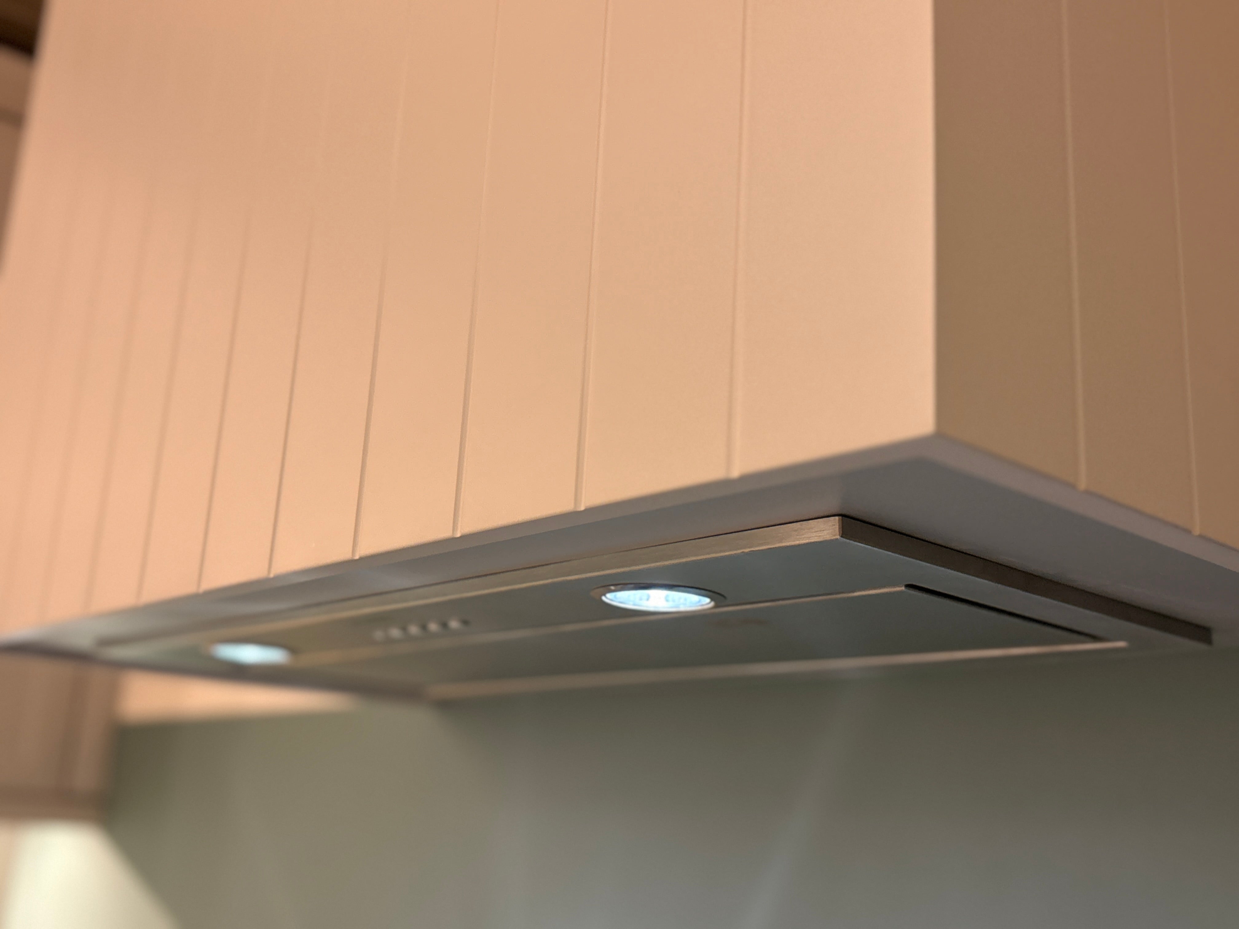 04841 - Licht grijze landelijke hoekkeuken