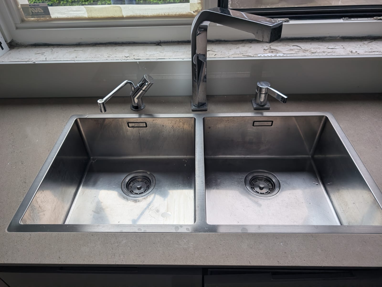 04629 - Hoogglans Siematic keuken met kastenwand