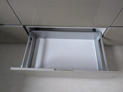 04629 - Hoogglans Siematic keuken met kastenwand