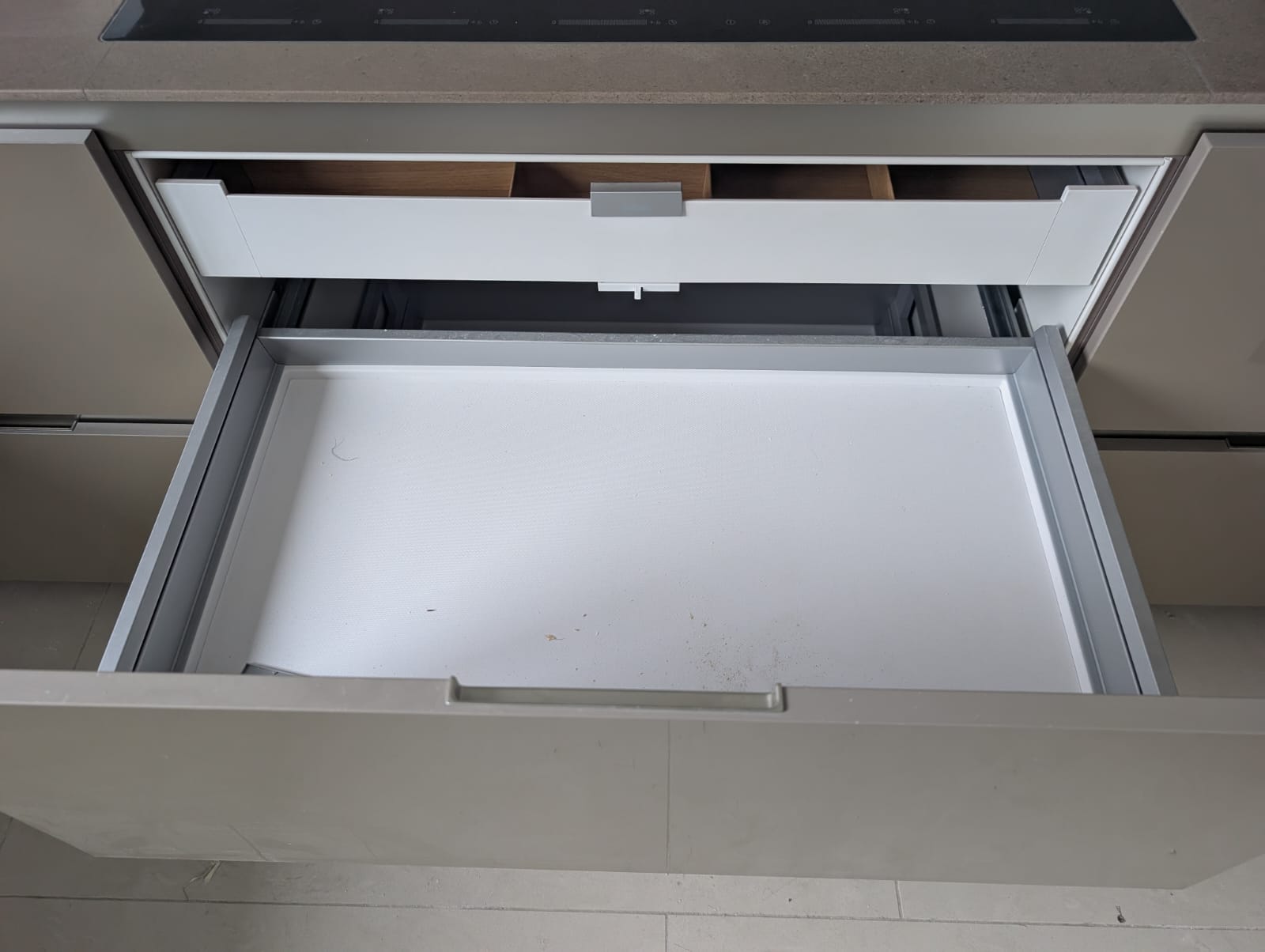 04629 - Hoogglans Siematic keuken met kastenwand