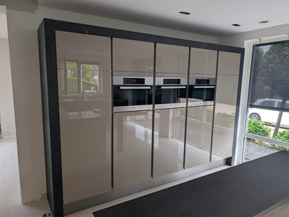 04629 - Hoogglans Siematic keuken met kastenwand