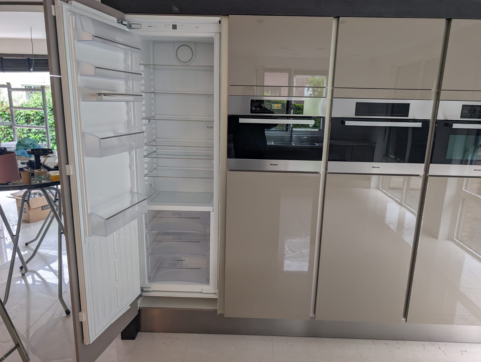 04629 - Hoogglans Siematic keuken met kastenwand