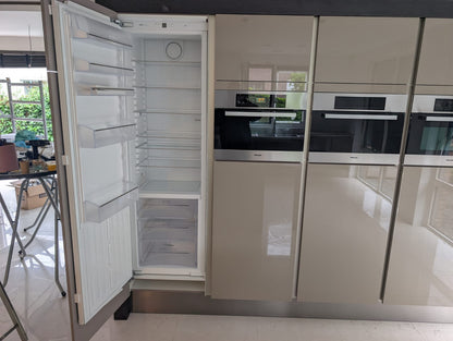 04629 - Hoogglans Siematic keuken met kastenwand
