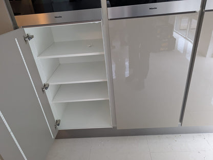 04629 - Hoogglans Siematic keuken met kastenwand