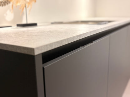 03973 - Moderne keuken met kastenwand