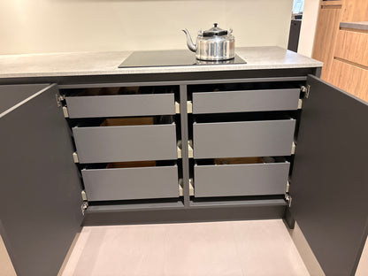 03973 - Moderne keuken met kastenwand