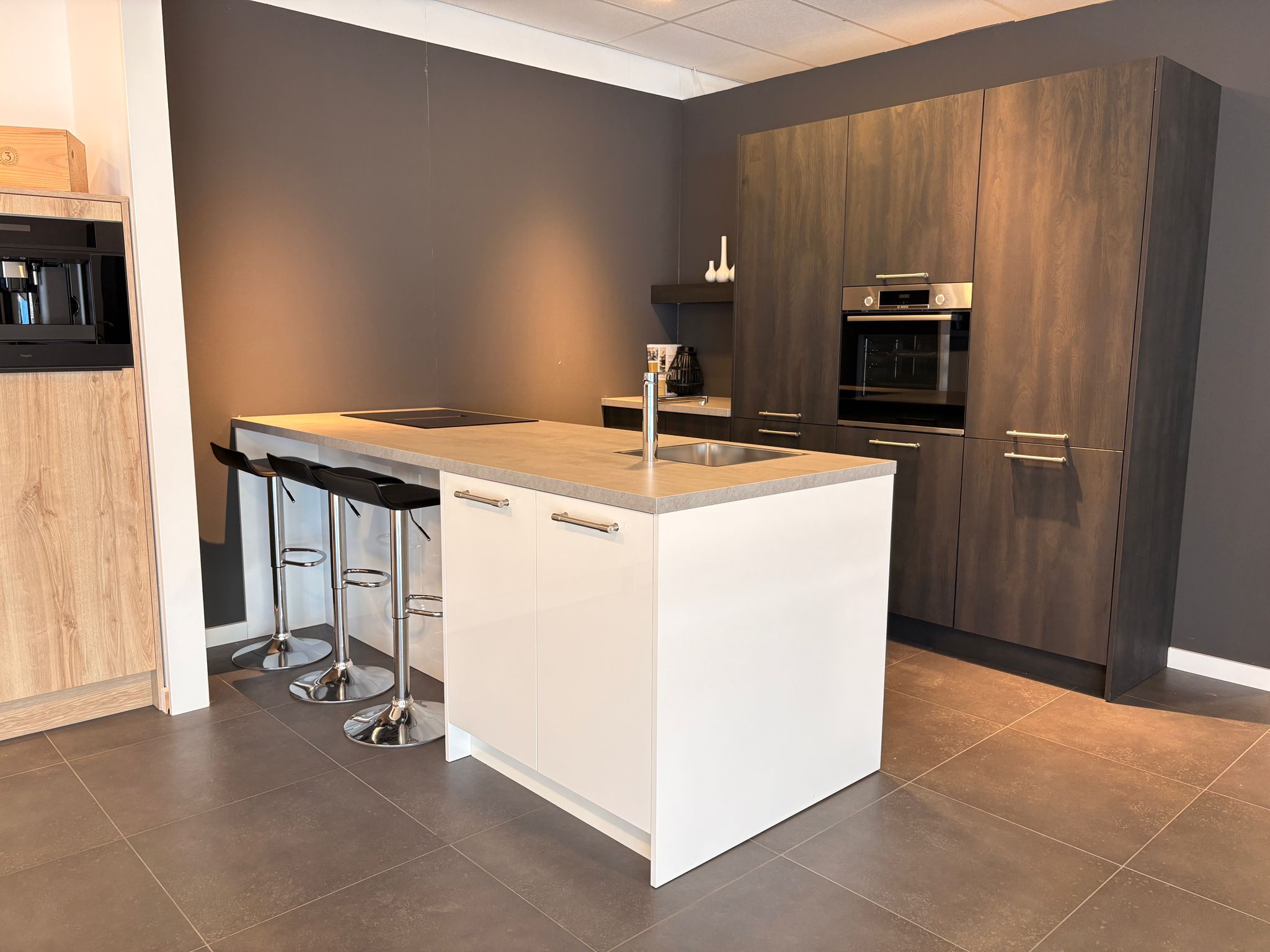 04655 - Modern schiereiland