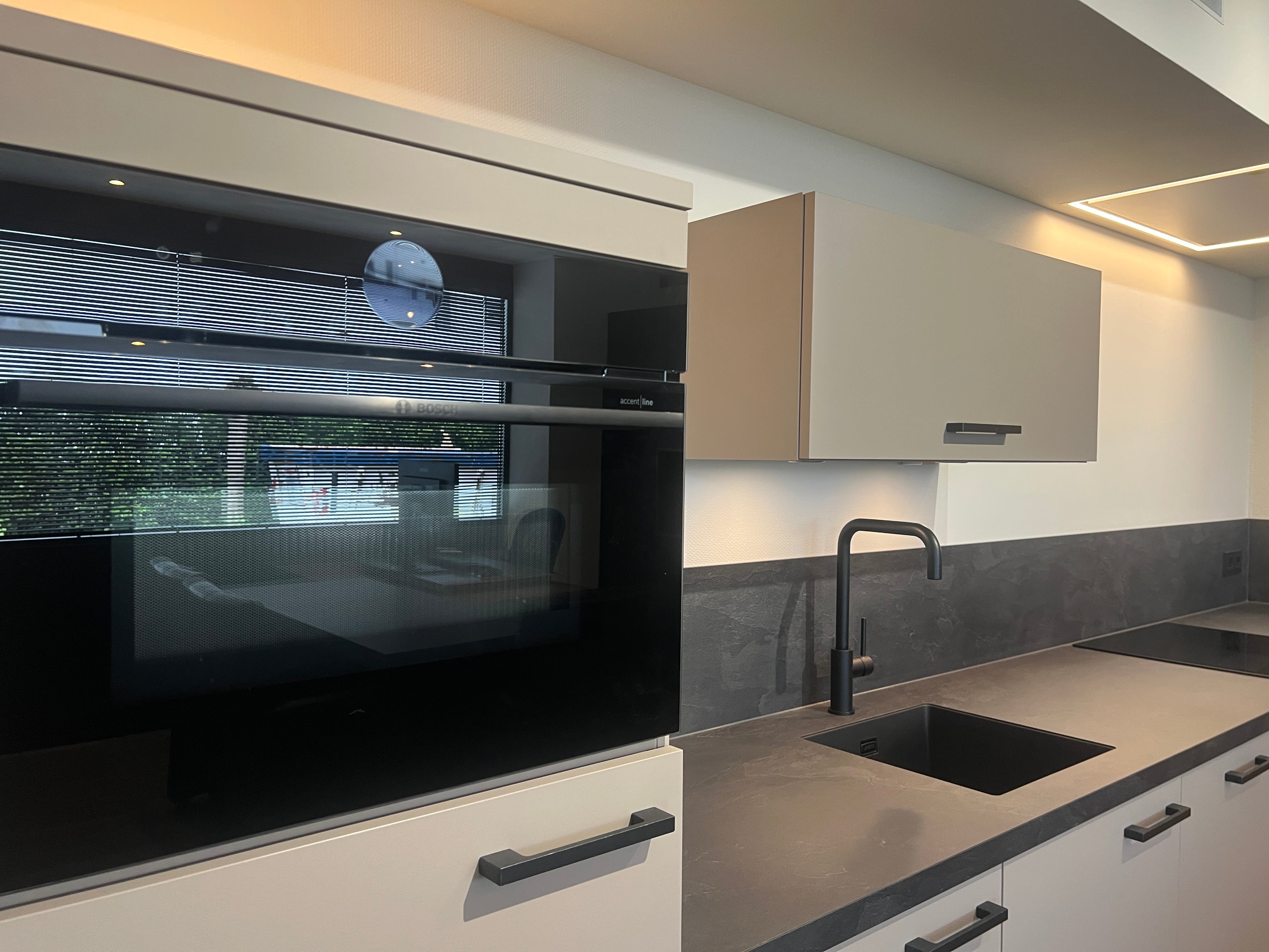 04303 - Beton grijze recht keuken