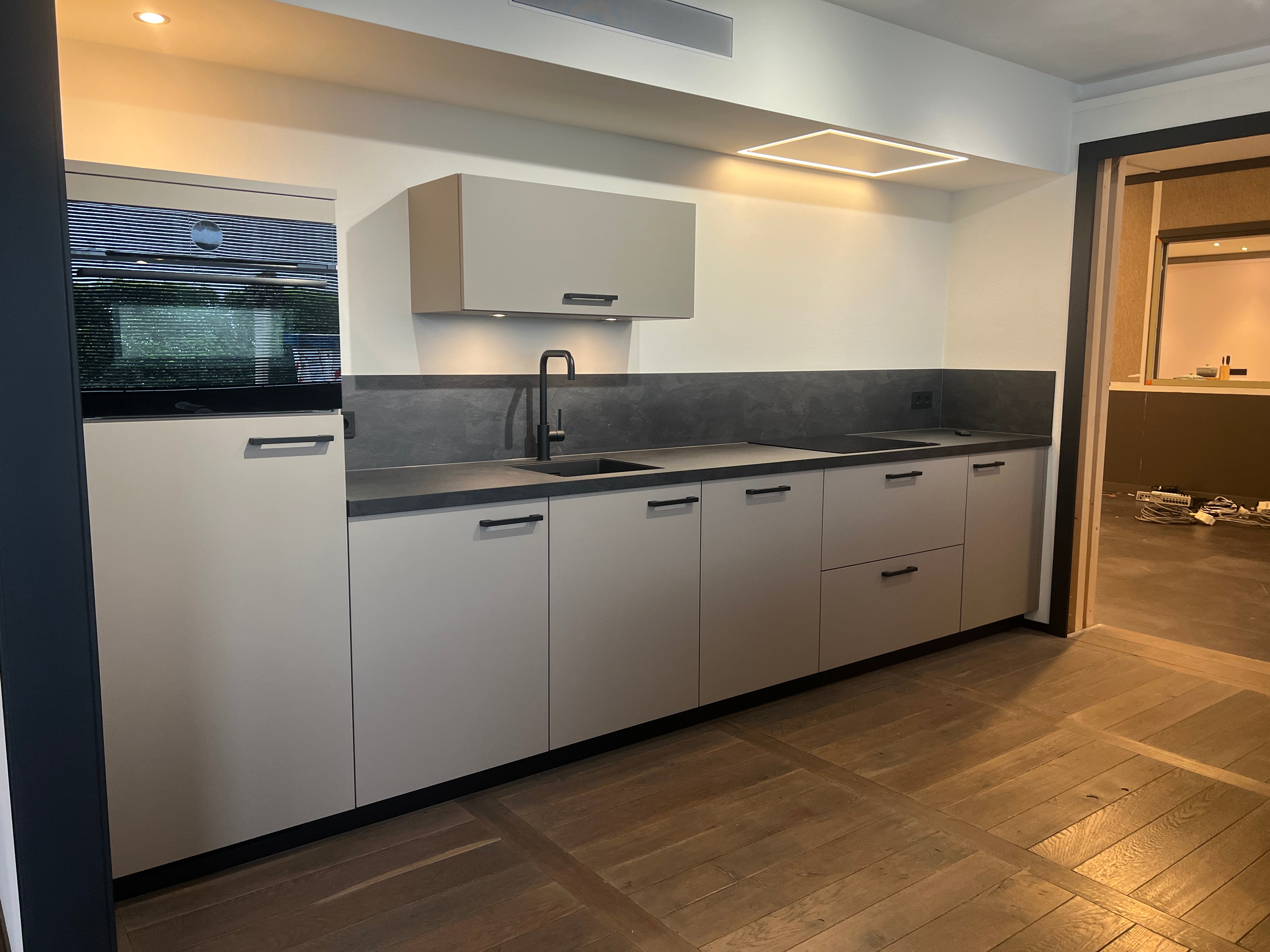 04303 - Beton grijze recht keuken