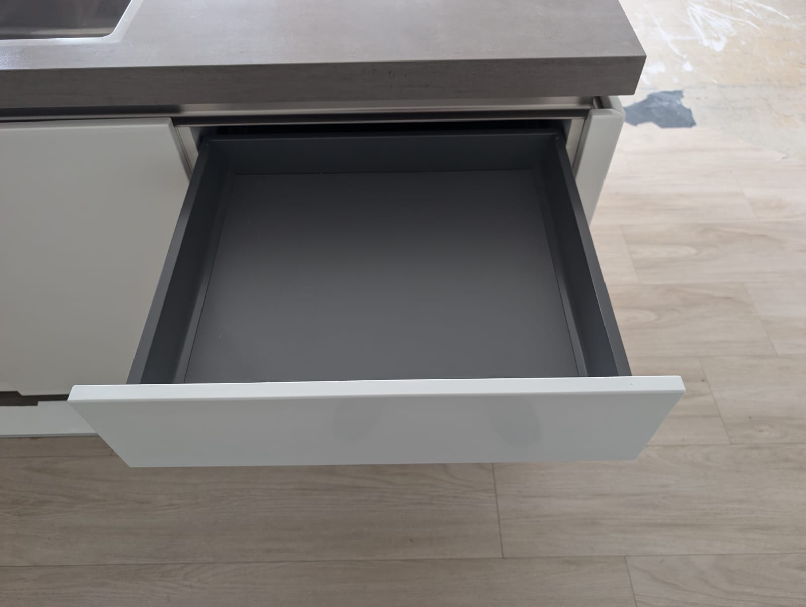 04325 - Witte schiereiland keuken van Schmidt