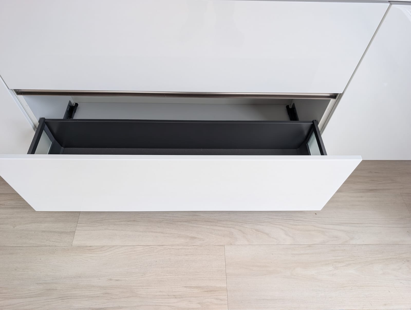 04325 - Witte schiereiland keuken van Schmidt