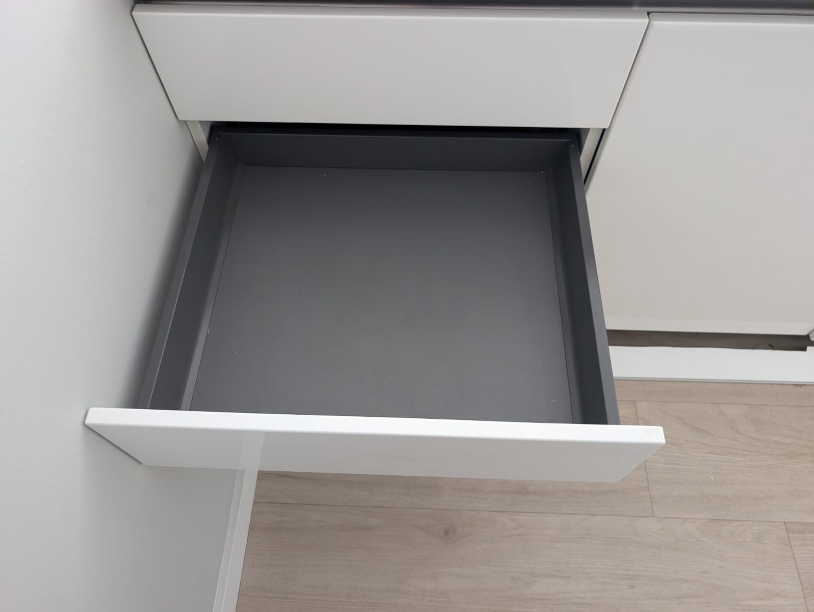 04325 - Witte schiereiland keuken van Schmidt