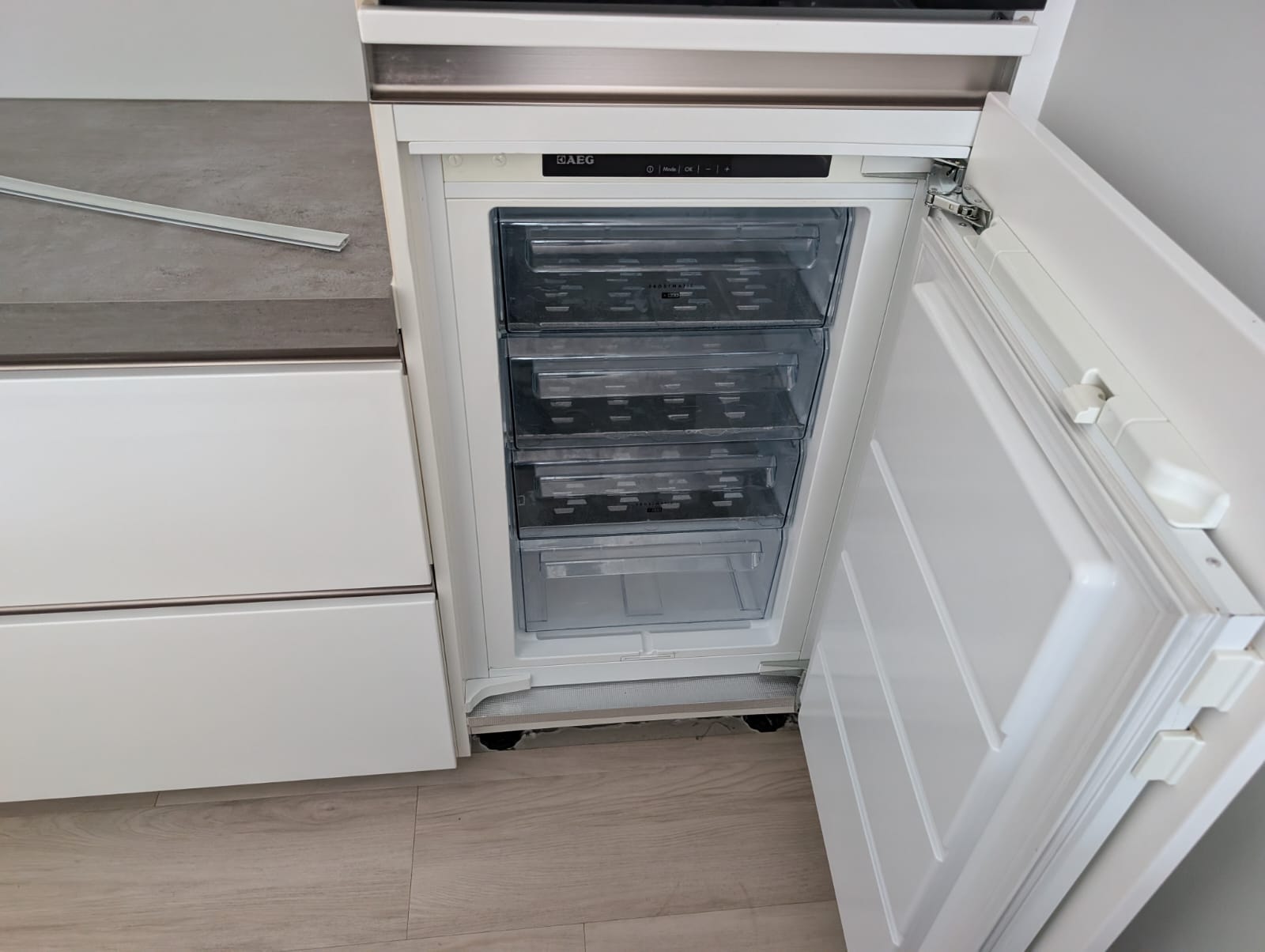 04325 - Witte schiereiland keuken van Schmidt