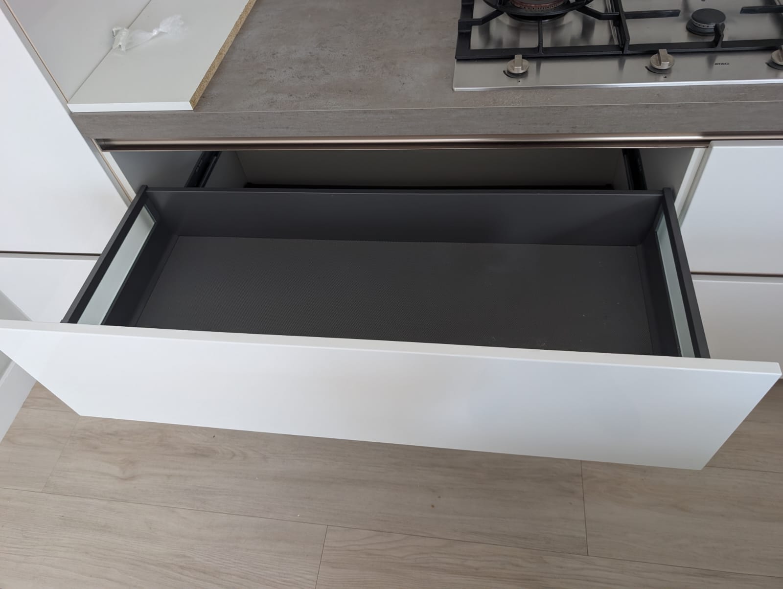 04325 - Witte schiereiland keuken van Schmidt