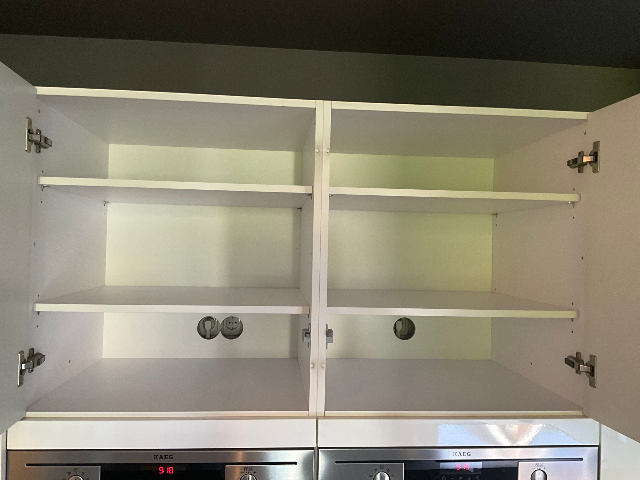 04471 - Modern witte schiereiland keuken