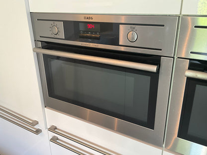 04471 - Modern witte schiereiland keuken