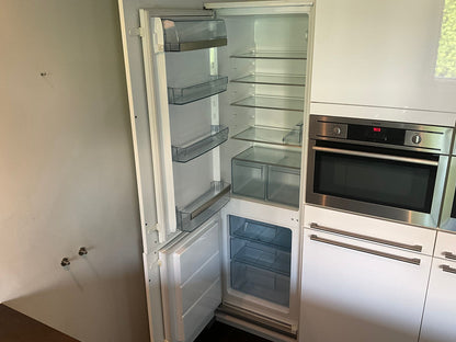 04471 - Modern witte schiereiland keuken