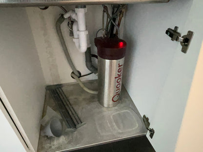 04471 - Modern witte schiereiland keuken