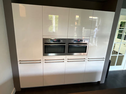 04471 - Modern witte schiereiland keuken
