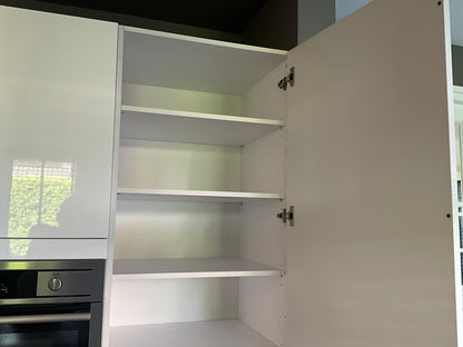 04471 - Modern witte schiereiland keuken