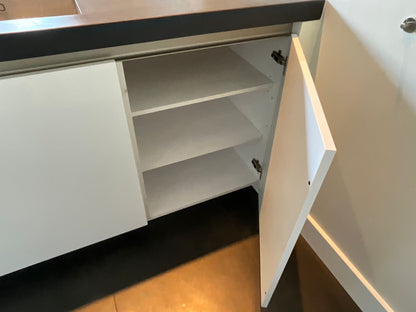 04471 - Modern witte schiereiland keuken