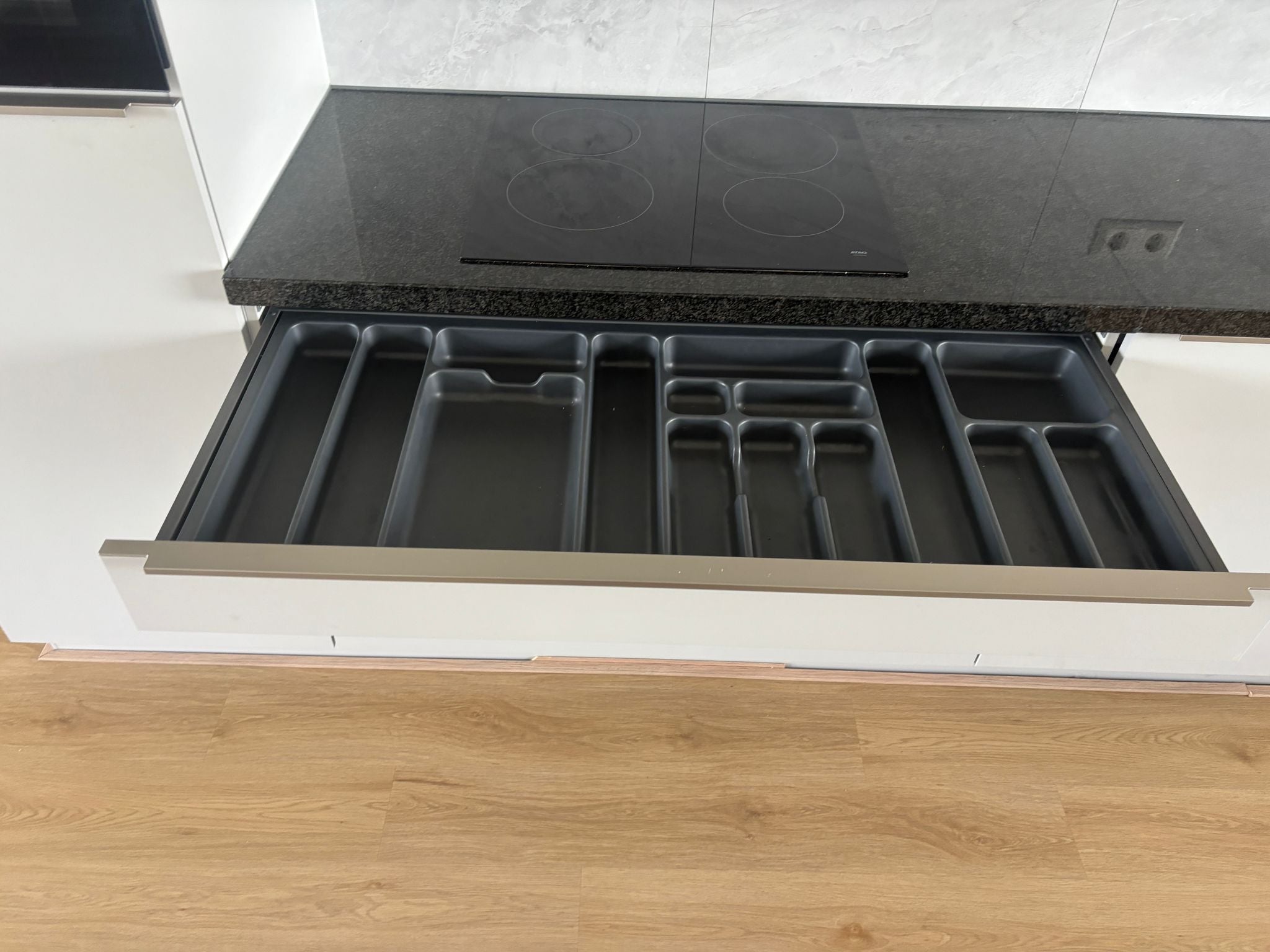 03997 - Witte parallel keuken