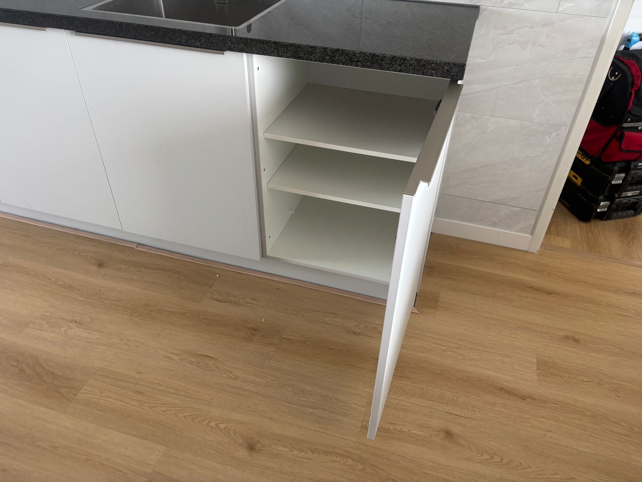 03997 - Witte parallel keuken