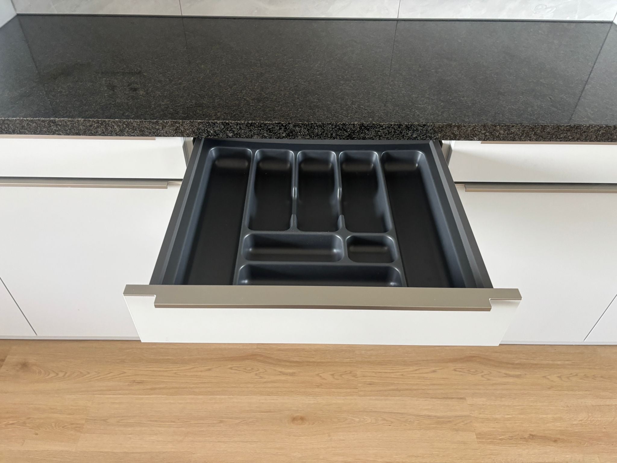 03997 - Witte parallel keuken
