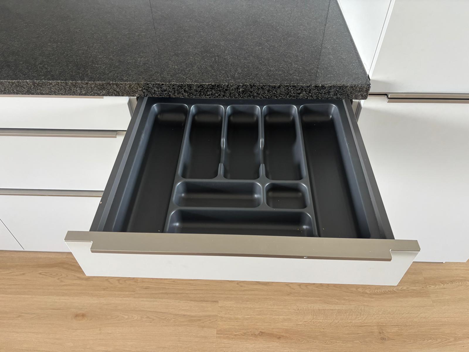 03997 - Witte parallel keuken
