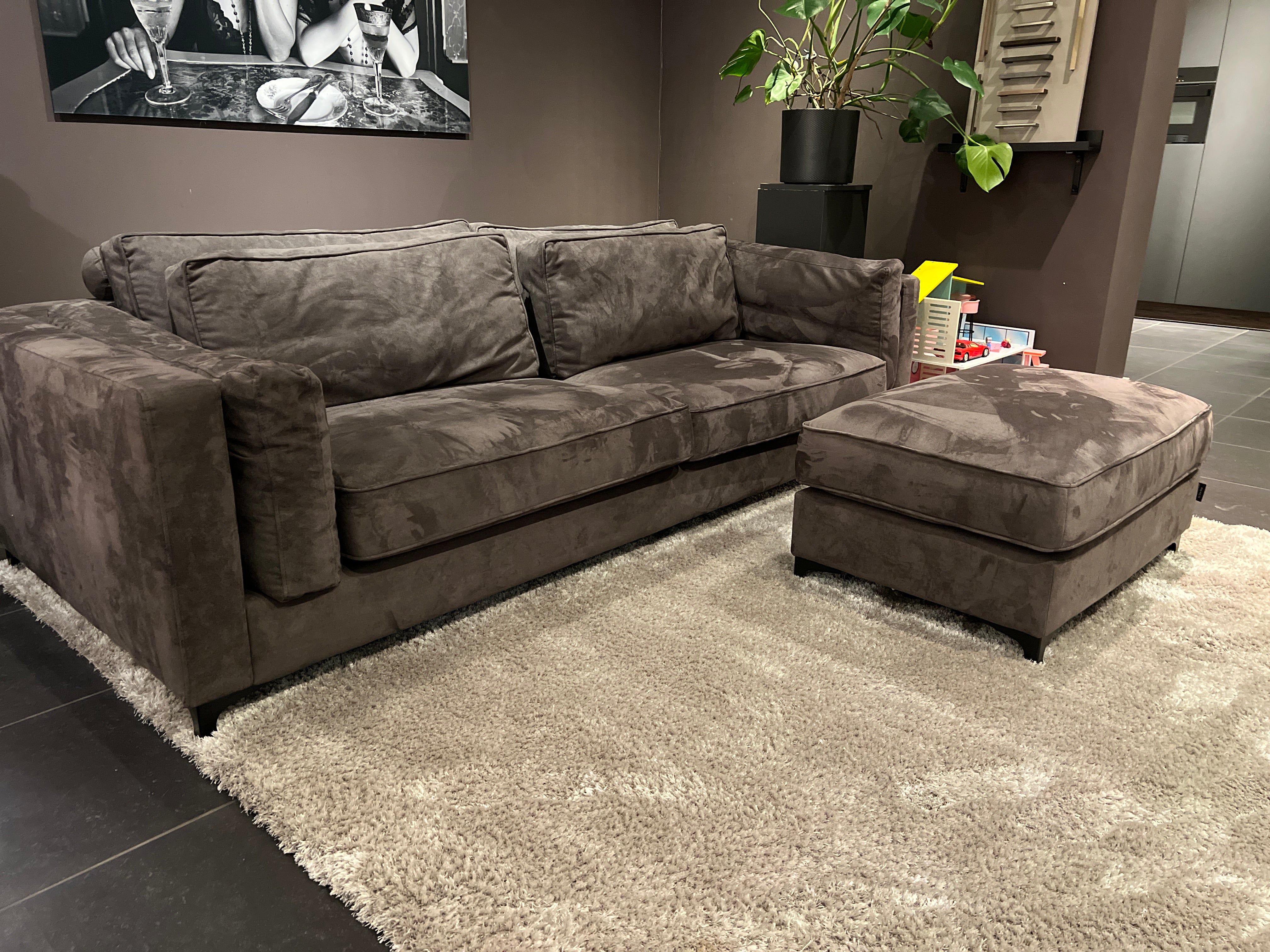 04967 - Luxe velvet bank met hocker in taupe/antraciet