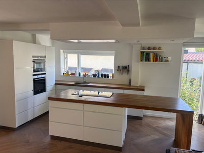 04845 - Witte eilandkeuken met bar