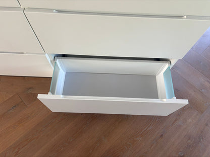 04845 - Witte eilandkeuken met bar