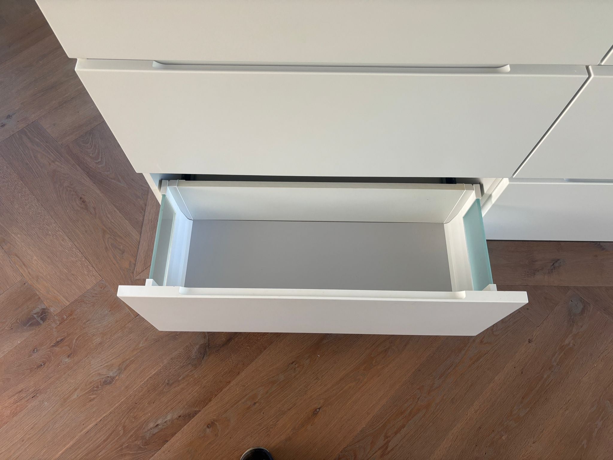 04845 - Witte eilandkeuken met bar