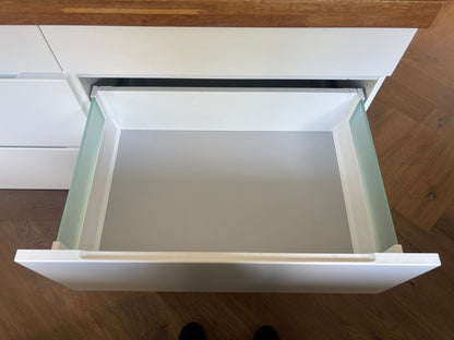 04845 - Witte eilandkeuken met bar