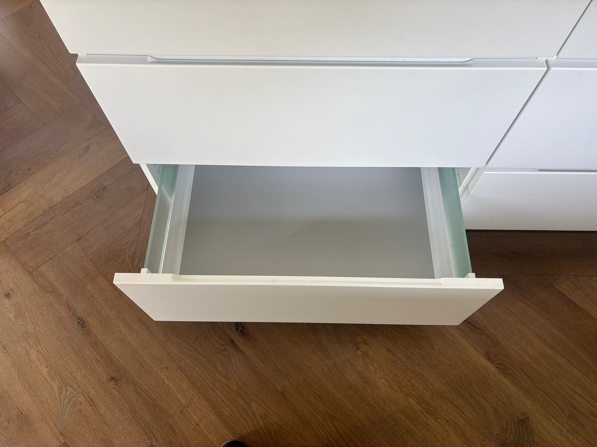 04845 - Witte eilandkeuken met bar