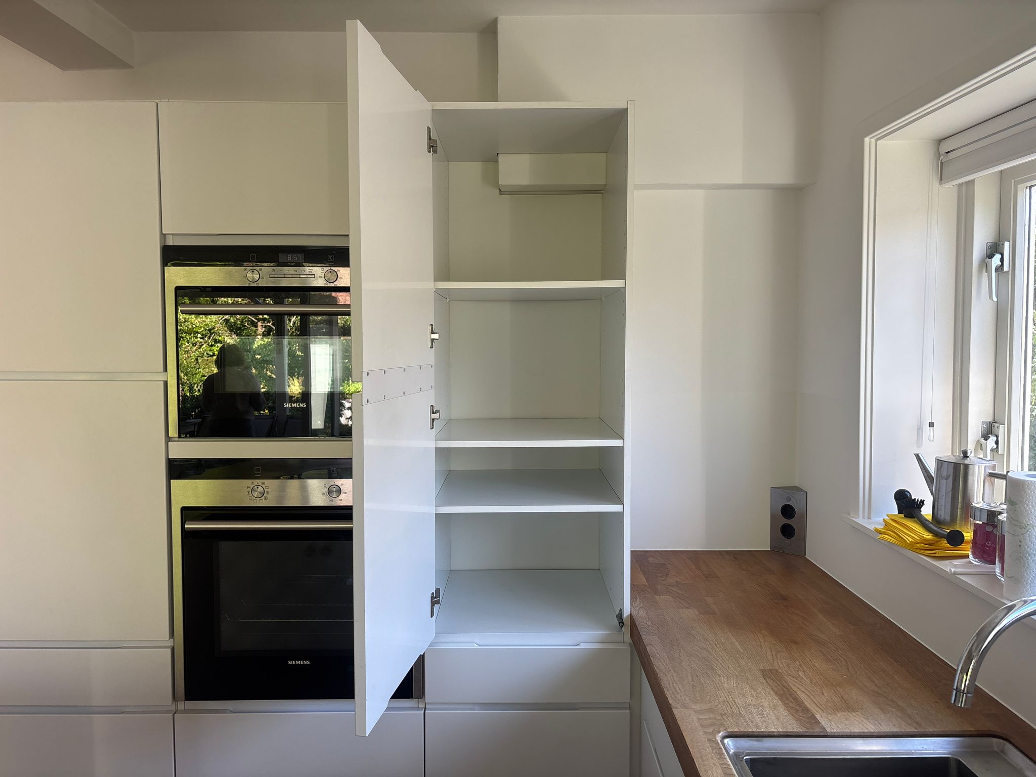 04845 - Witte eilandkeuken met bar