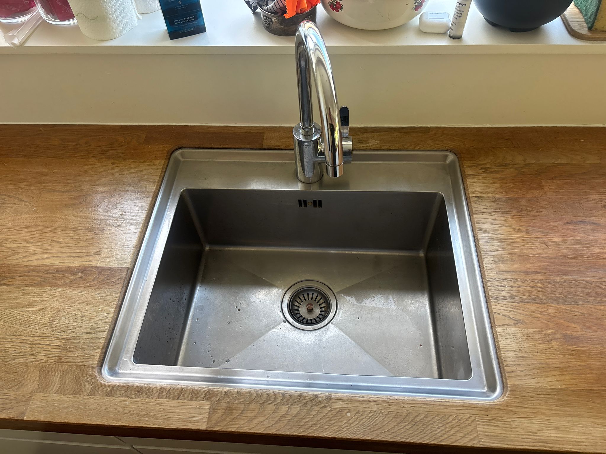 04845 - Witte eilandkeuken met bar