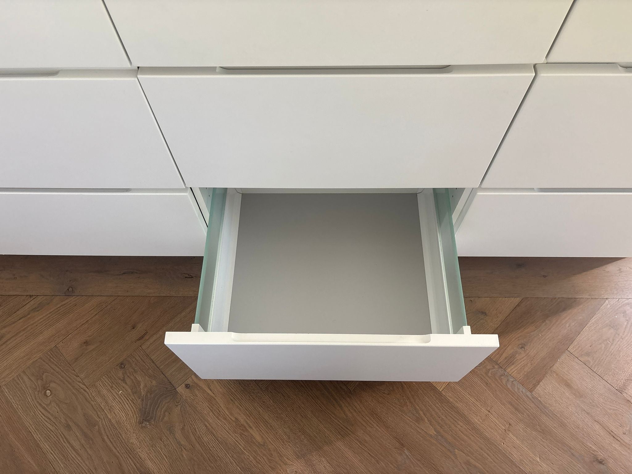 04845 - Witte eilandkeuken met bar