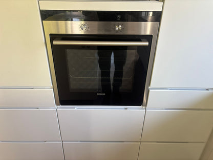 04845 - Witte eilandkeuken met bar